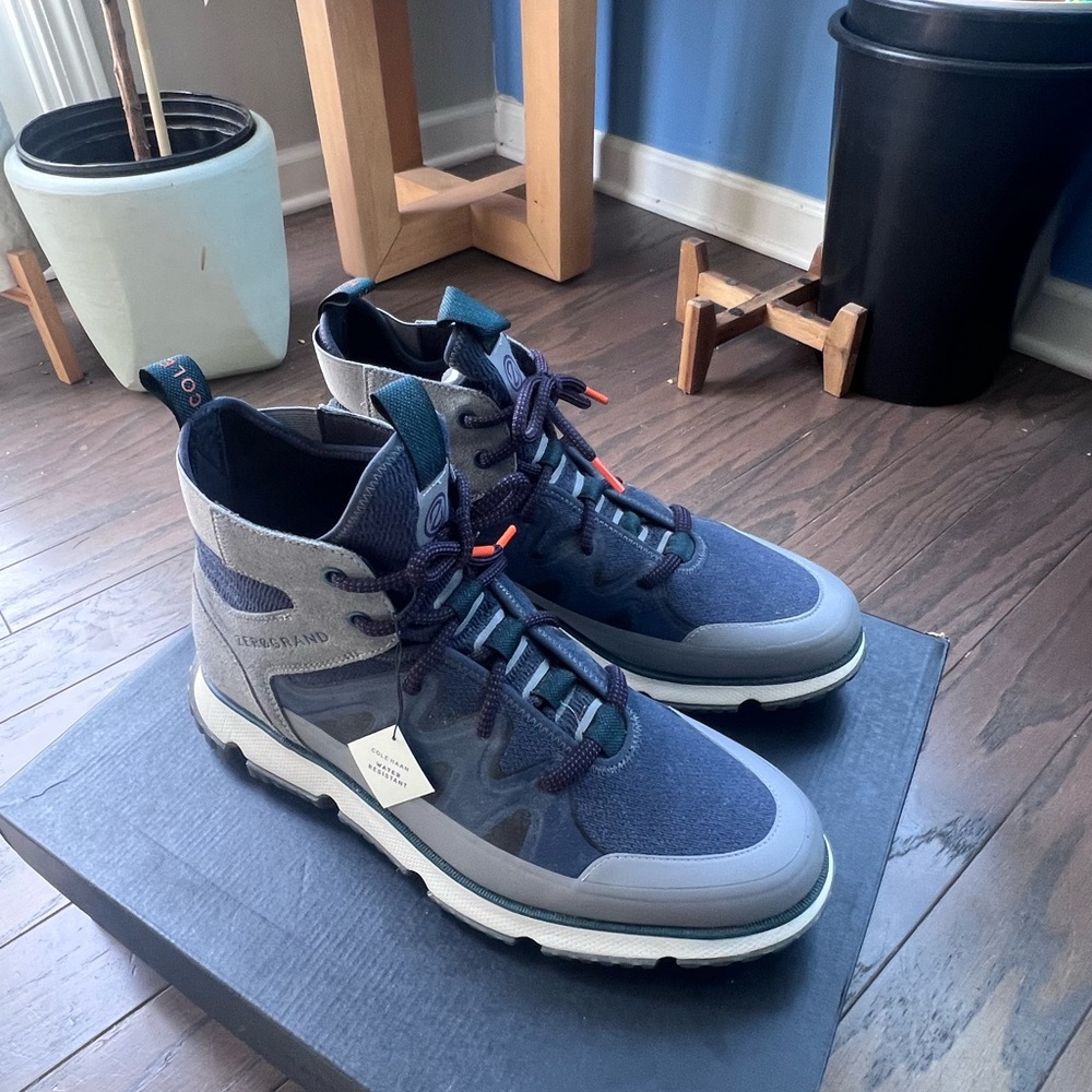 Cole Haan Zerogrand 
4ZG City Trekker 
Water Resistance
Charcoal Gray/Deep
Sz 12